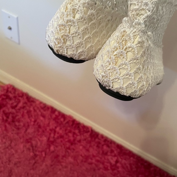 white lace summer boots, size (10,5-11) - Picture 7 of 10